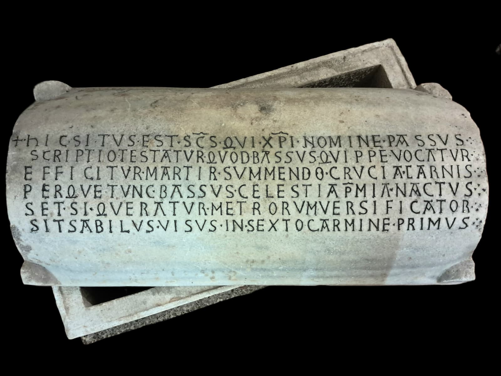 Iscrizione metrica: Hic situs est scs qui xpi nomine passus